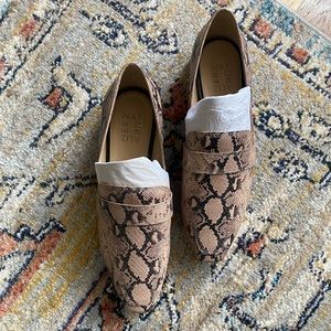 8W Naturalizer Snakeprint Loafer